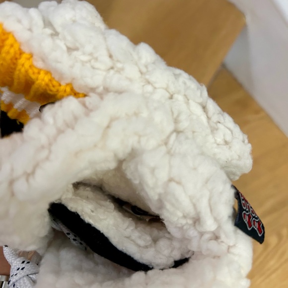 Boston Bruins Official NHL Skater Socks -NWT - Picture 6 of 7